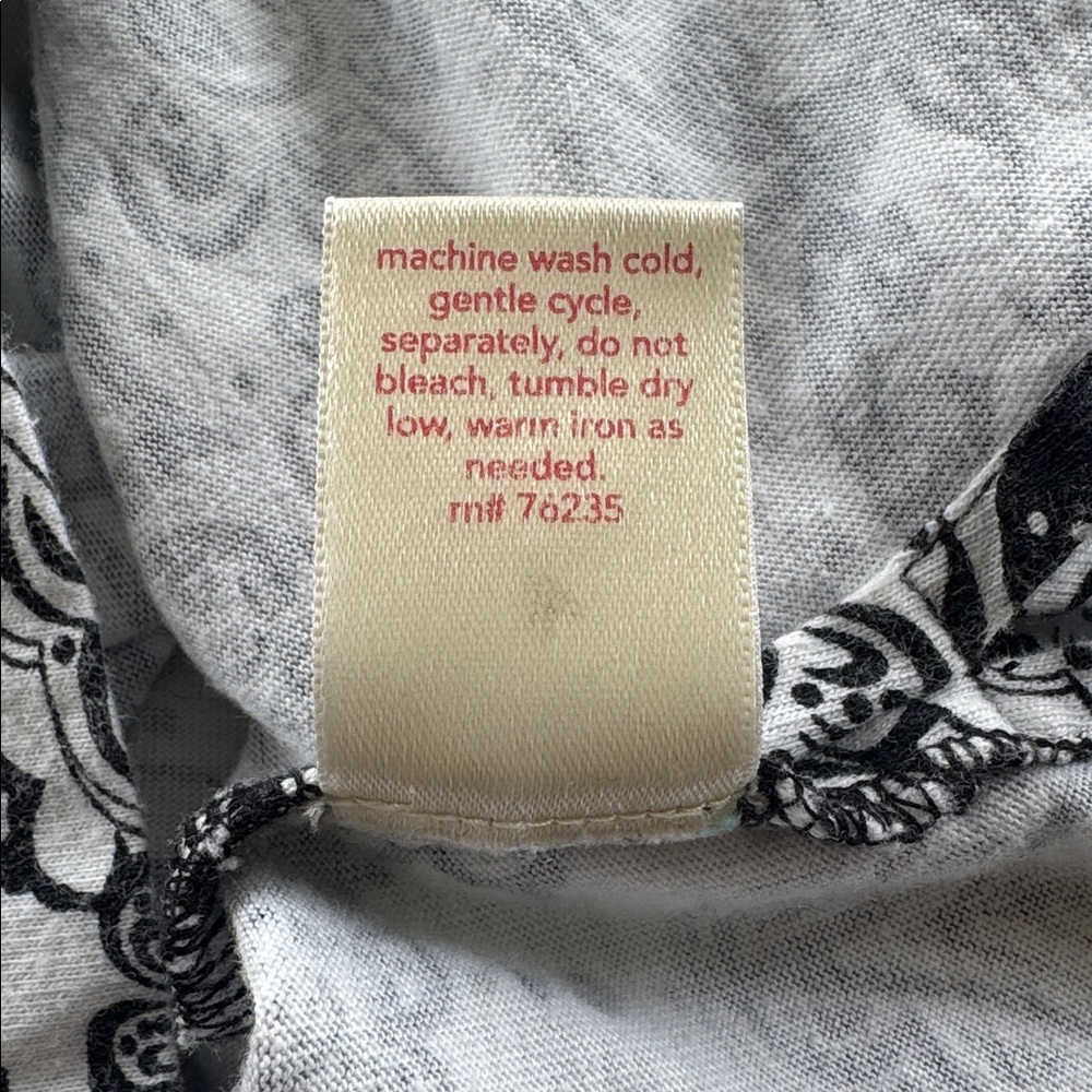 Coral Bay black white henna medallion print notch neckline 3/4 sleeve top small - Picture 15 of 15